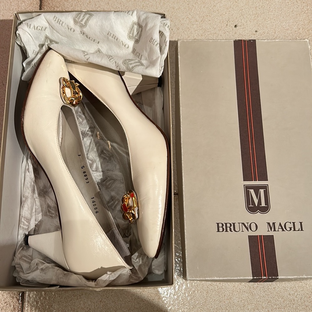 VINTAGE BRUNO MAGLI HEELS